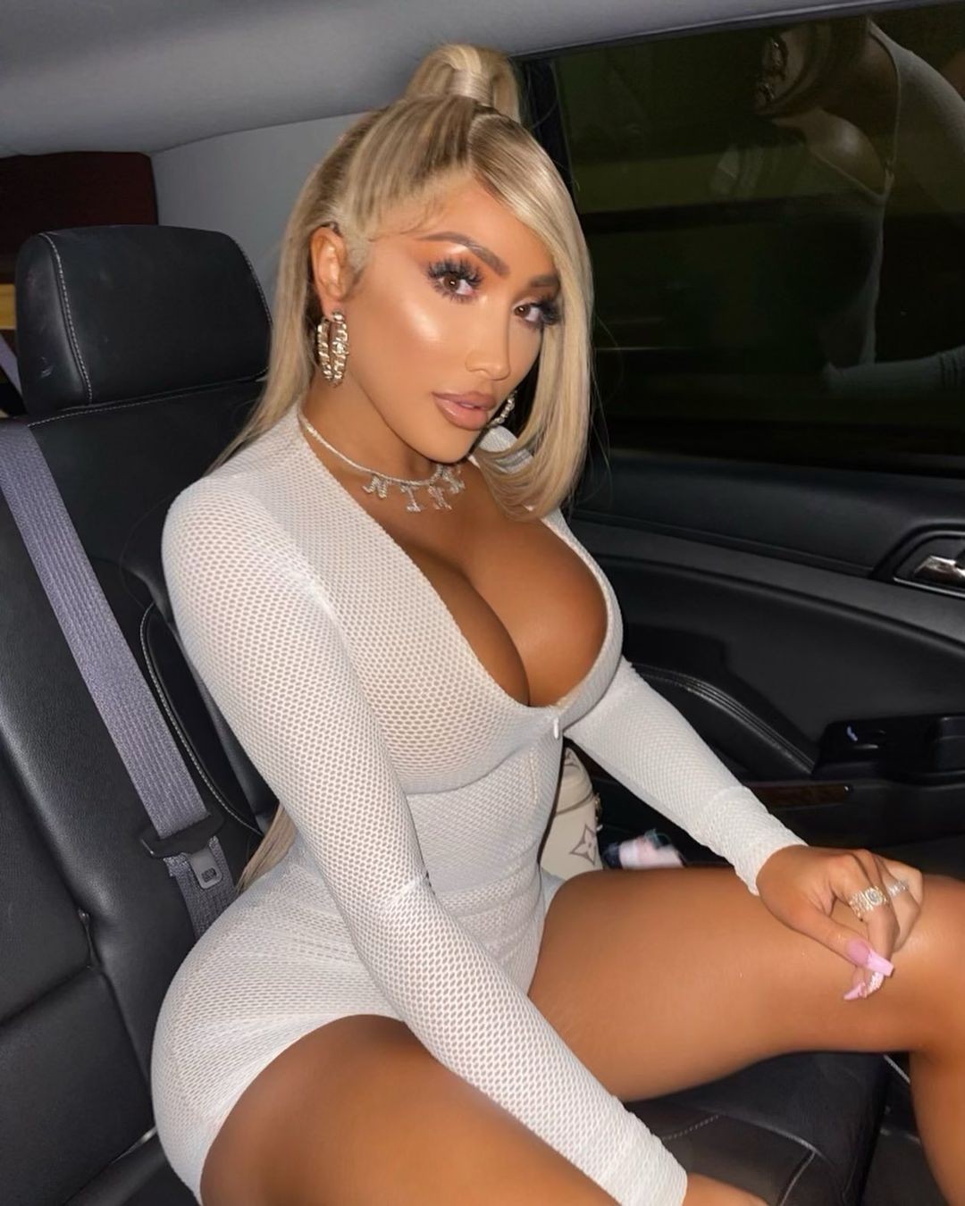 nikki-mudarris-sexy-lingerie-thefappening-cfd-23 Nikki Mudarris Cleavage