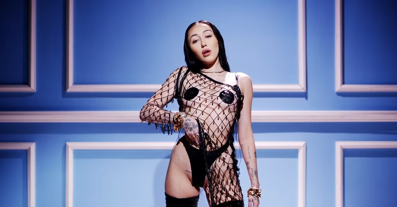 noah-cyrus-nude-all-three-thefappening-cfd-5 Noah Cyrus Topless