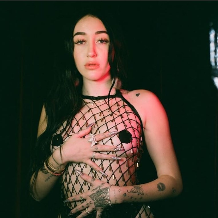 noah-cyrus-sexy-new-pics-thefappeningpro-6 Noah Cyrus Topless
