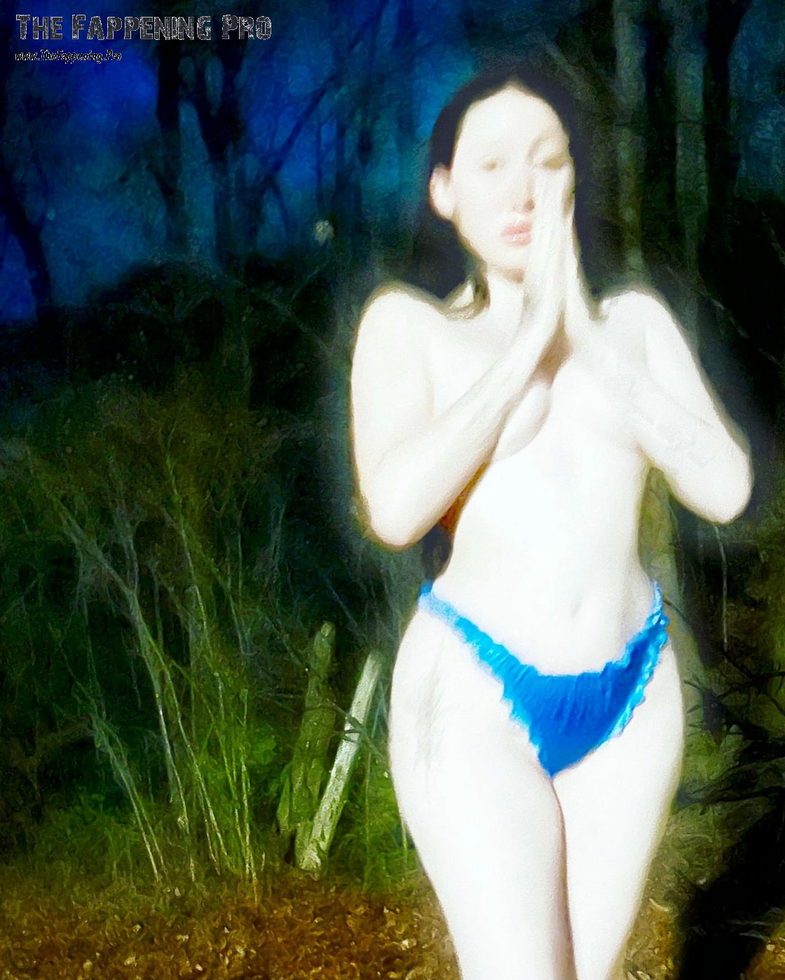noah-cyrus-topless-thefappening-cfd-5 noah cyrus topless thefappening cfd 5