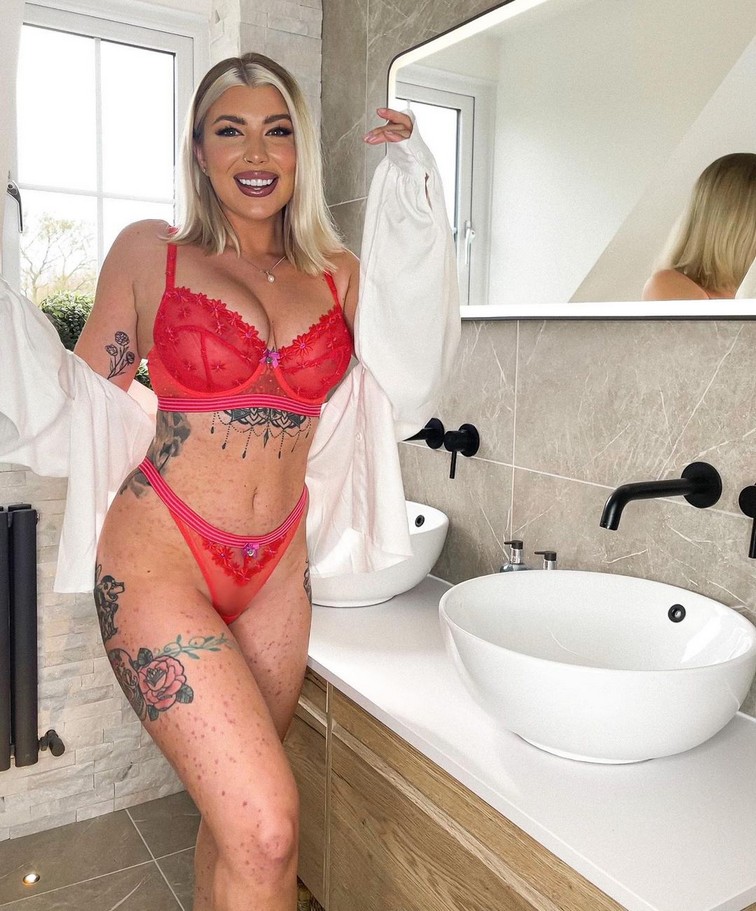 olivia-bowen-sexy-thefappening-cfd-10 Olivia Bowen Red Lingerie