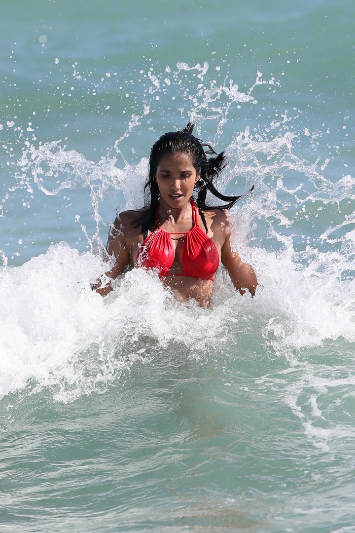 padma-lakshmi-red-bikini-104 padma lakshmi red bikini 104
