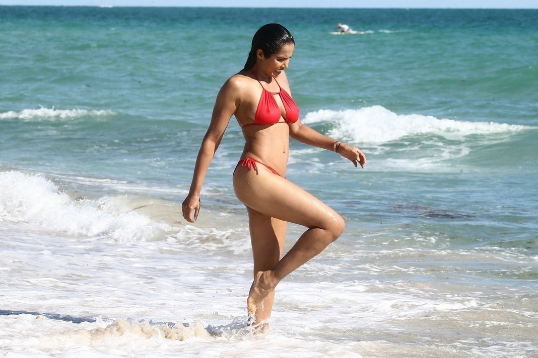 padma-lakshmi-red-bikini-109 padma lakshmi red bikini 109