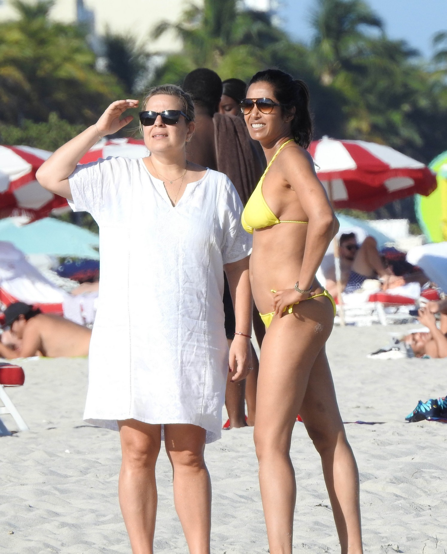 padma-lakshmi-sexy-bikini-11 padma lakshmi sexy bikini 11