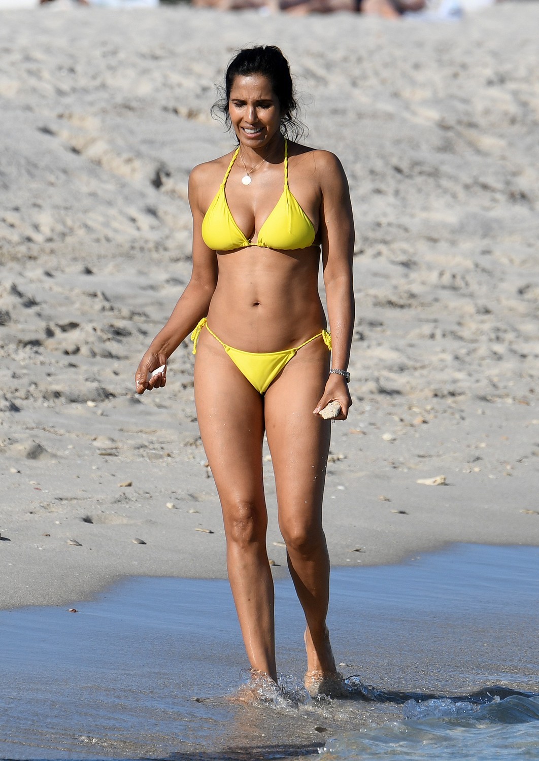 padma-lakshmi-sexy-bikini-33 padma lakshmi sexy bikini 33