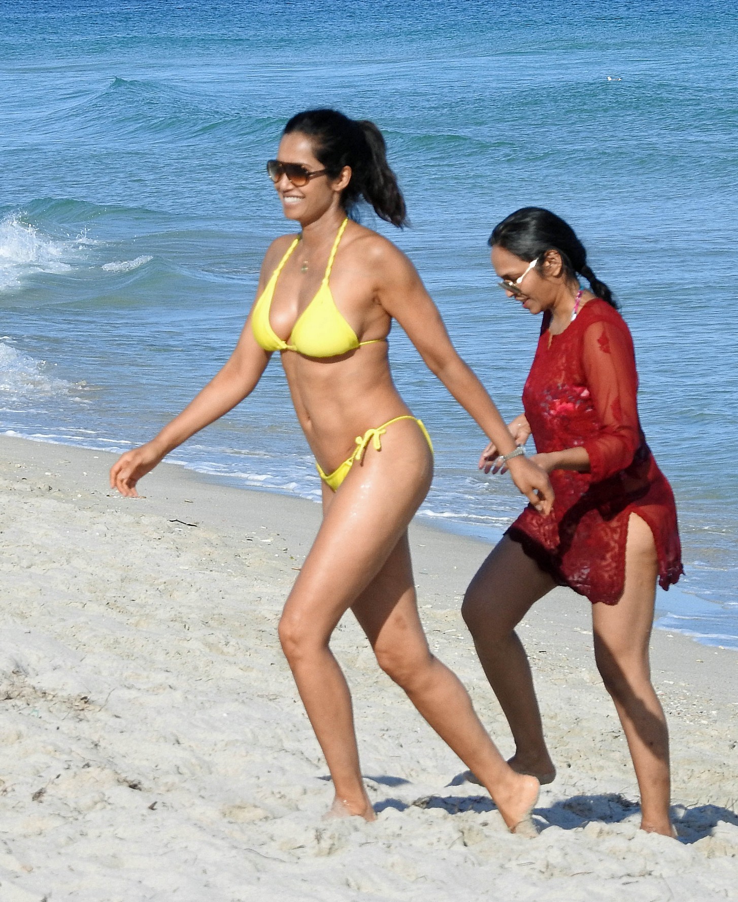 padma-lakshmi-sexy-bikini-4 padma lakshmi sexy bikini 4