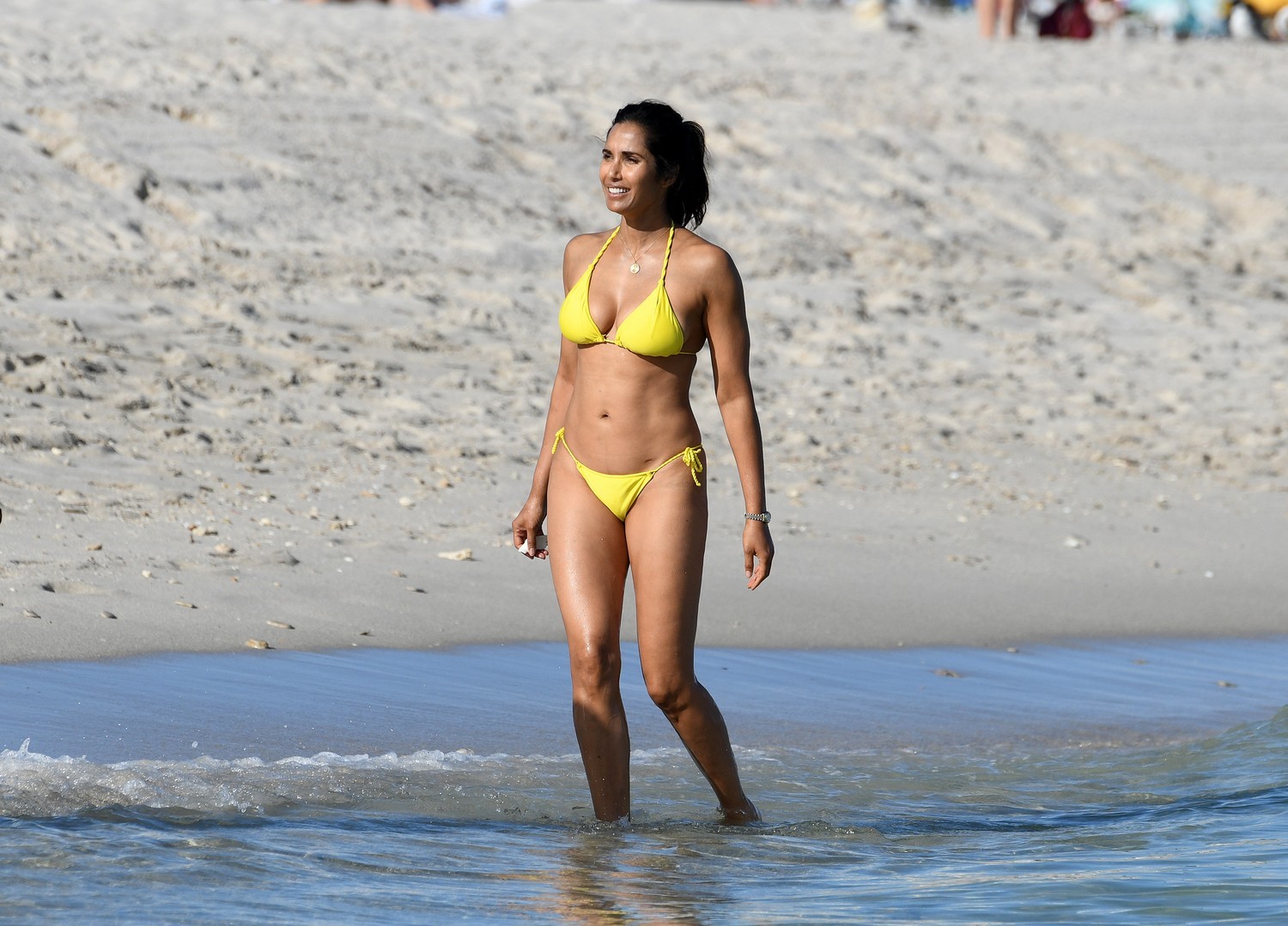 padma-lakshmi-sexy-bikini-49 padma lakshmi sexy bikini 49
