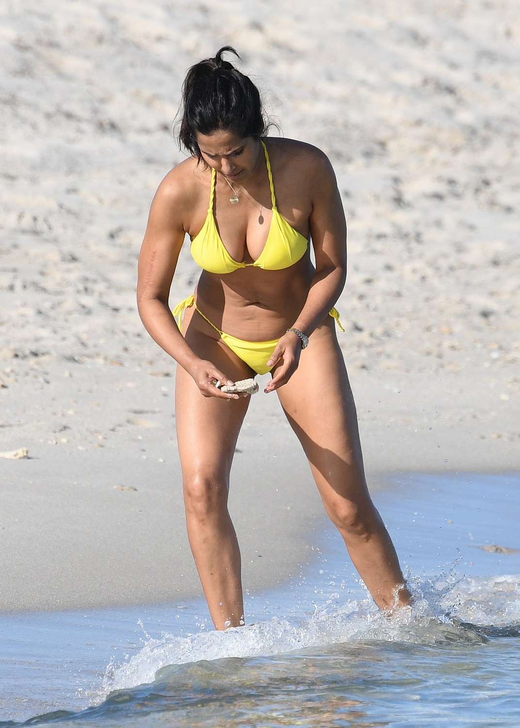 padma-lakshmi-sexy-bikini-50 padma lakshmi sexy bikini 50