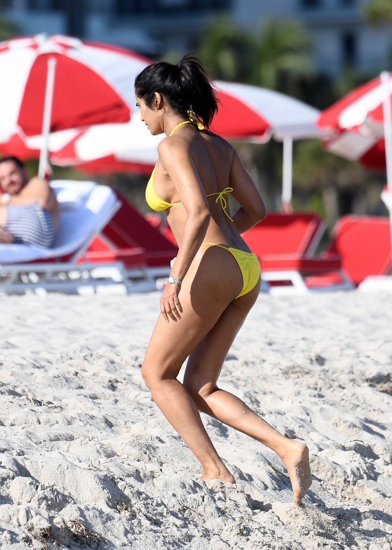 padma-lakshmi-sexy-bikini-80 padma lakshmi sexy bikini 80