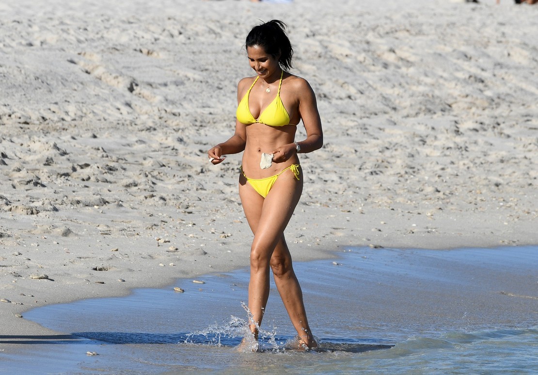 padma-lakshmi-sexy-bikini-82 padma lakshmi sexy bikini 82