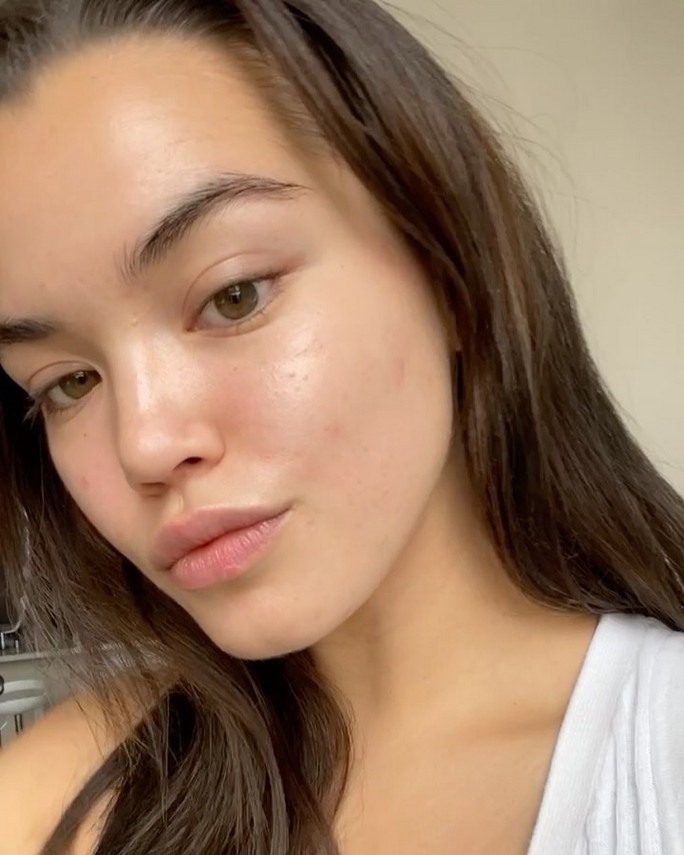 paris-berelc-cute-face-on-seductive-selfies-thefappening-cfd-13 Paris Berelc Pretty Face