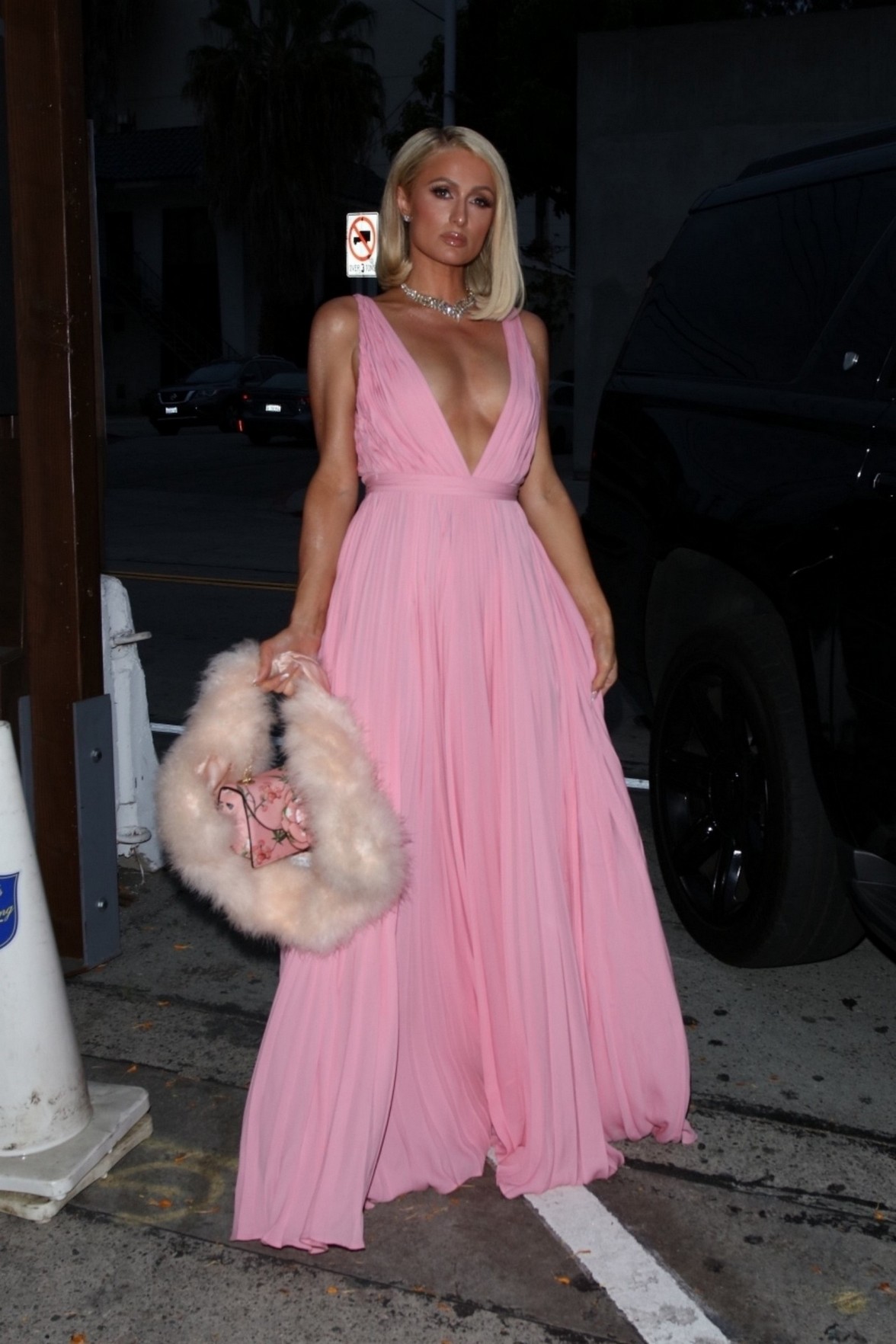 paris-hilton-sexy-at-oscars-dinner-party-thefappening-pro-13 paris hilton sexy at oscars dinner party thefappening pro 13