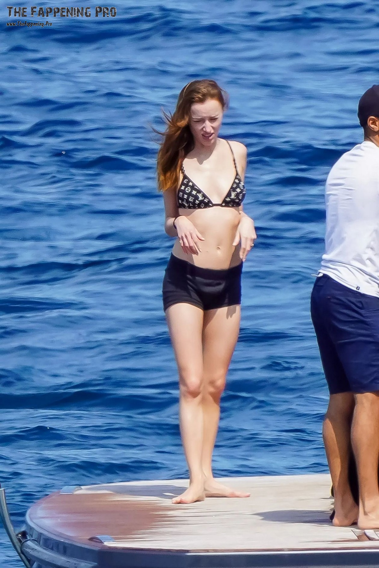 phoebe-dynevor-nude-thefappening-cfd-5 Phoebe Dynevor Sexy In Bikini