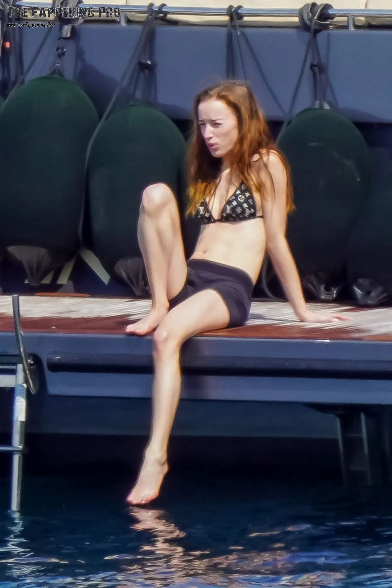 phoebe-dynevor-nude-thefappening-cfd-7 Phoebe Dynevor Feet