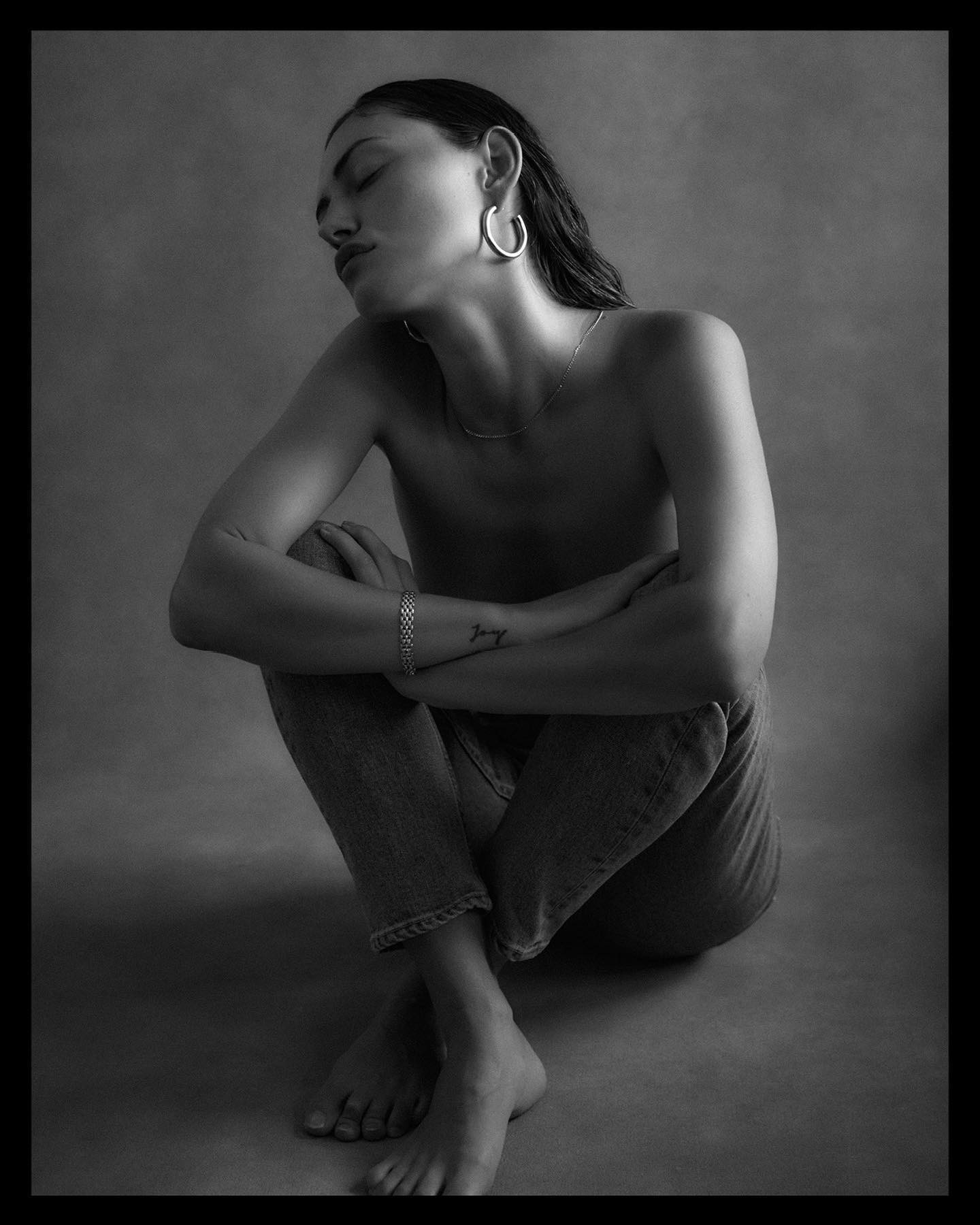 phoebe-tonkin-topless-thefappening-pro-1 Phoebe Tonkin Feet