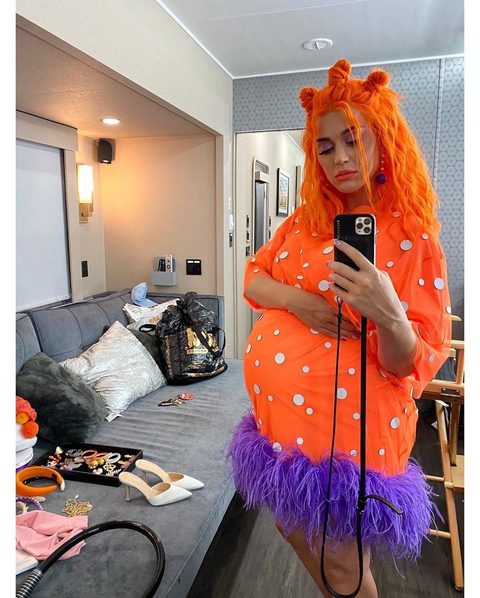 pregnant-katy-perry-with-a-new-extreme-hair-shade-thefappening-cfd-3-1 Pregnant Katy Perry With A New Extreme Hair Shade