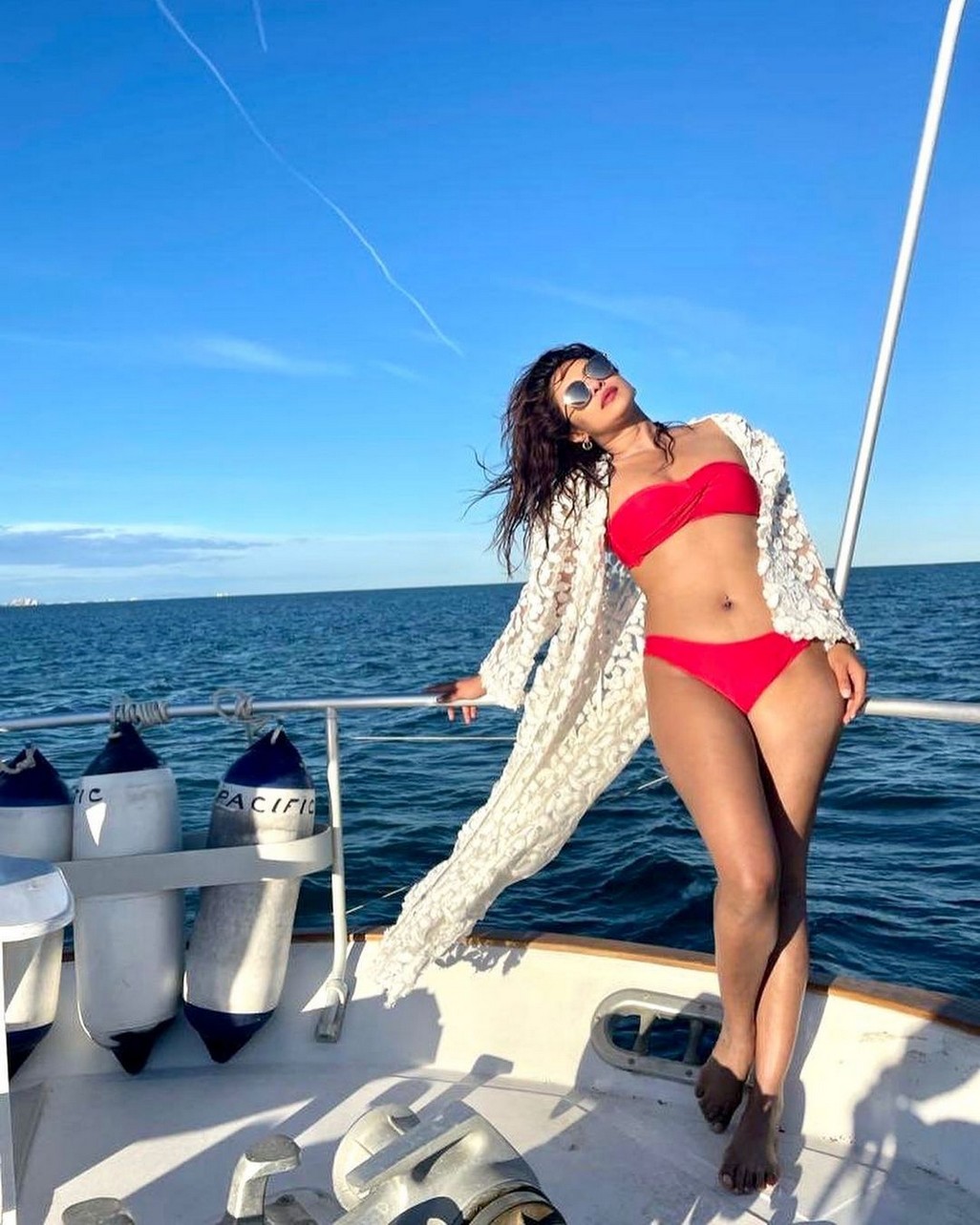 priyanka-chopra-bikini-and-barefoot-thefappening-cfd-6 Priyanka Chopra Sexy Bikini