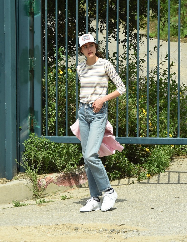 qualley-sisters-breaking-covid-19-quarantine-thefappening-cfd-30 qualley sisters breaking covid 19 quarantine thefappening cfd 30
