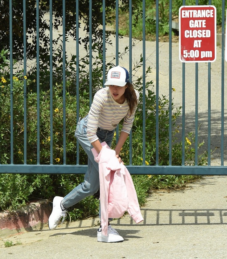 qualley-sisters-breaking-covid-19-quarantine-thefappening-cfd-34 qualley sisters breaking covid 19 quarantine thefappening cfd 34