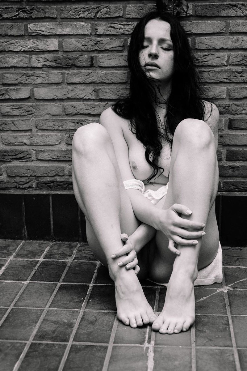 quinn-linden-nude-goth-model-18 quinn linden nude goth model 18
