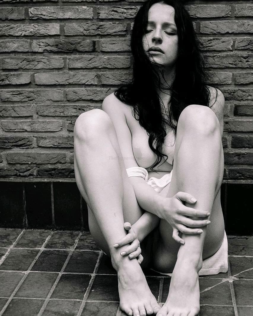 quinn-linden-nude-goth-model-34 quinn linden nude goth model 34