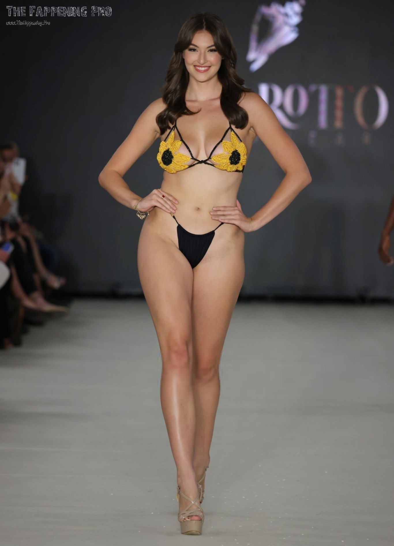rachel-pizzolato-sexy-thefappening-cfd-7 Rachel Pizzolato Sexy On Catwalk