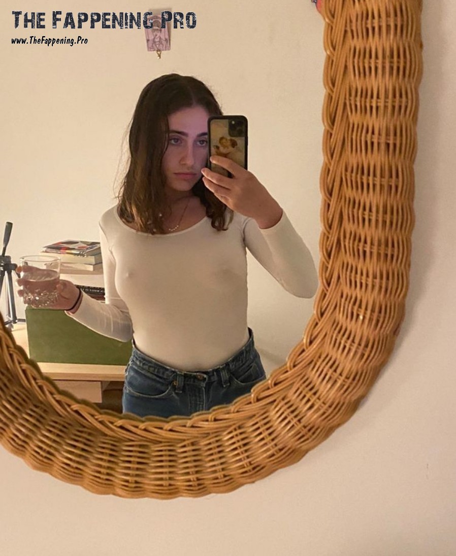 rachel-sennott-hot-selfie-thefappening-cfd-1 Rachel Sennott See Through Selfie