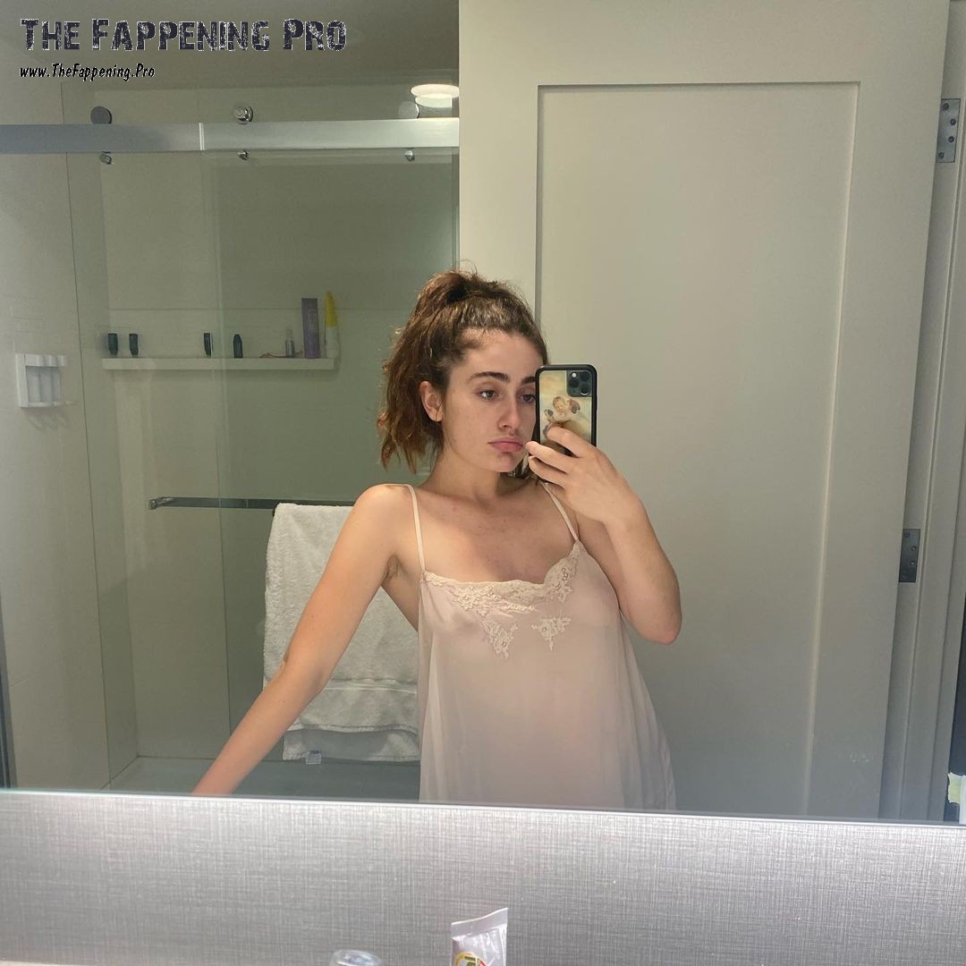 rachel-sennott-hot-selfie-thefappening-cfd-3 Rachel Sennott Tits On Selfie