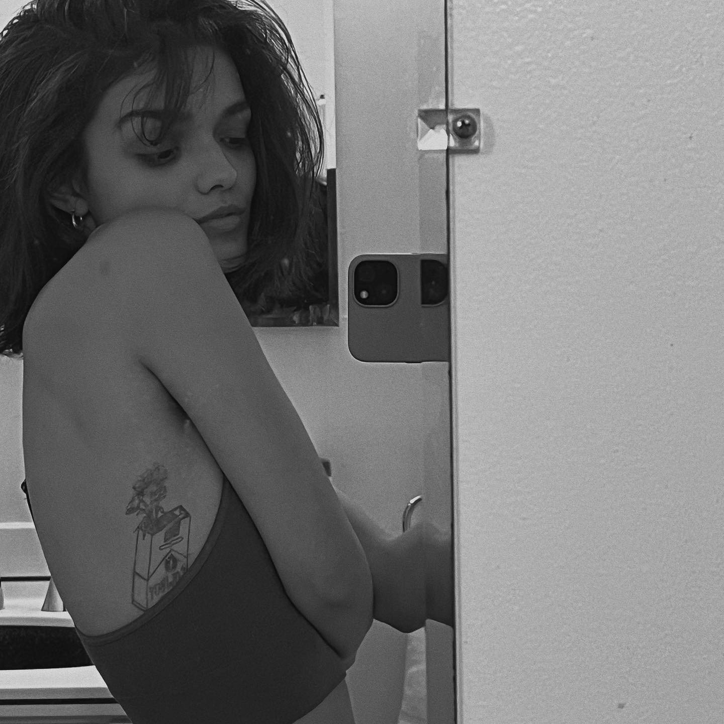 rachel-zegler-selfie-thefappening-cfd-13 rachel zegler selfie thefappening cfd 13