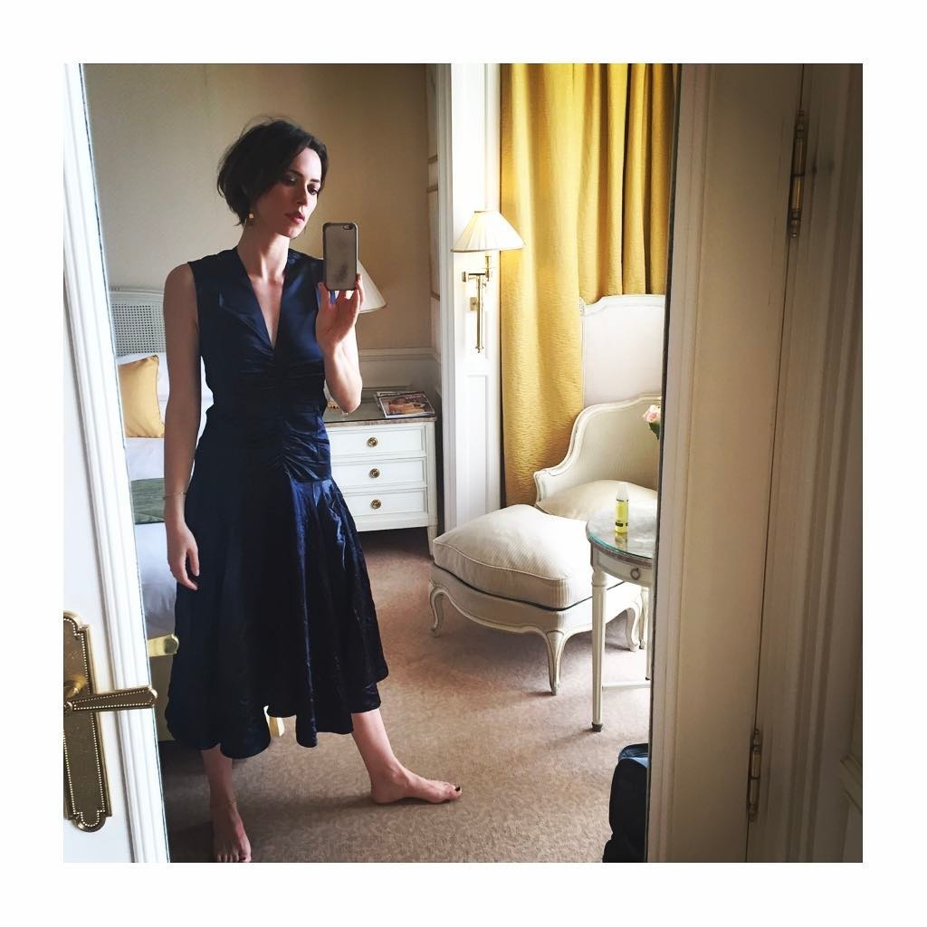 rebecca-hall-hot-on-selfie-thefappening-cfd-7 Rebecca Hall Deleted Selfie