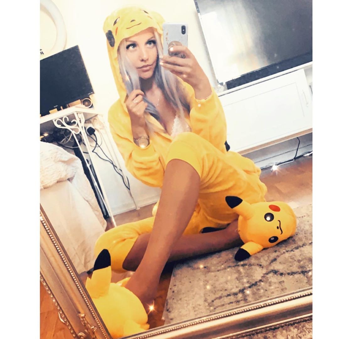 rebecca-samuelson-nude-and-sexy-collection-thefappening-cfd-40 Rebecca Samuelson Cosplay Model