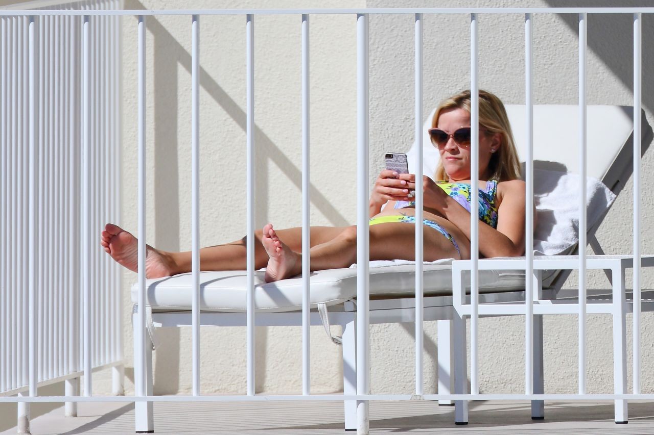reese-witherspoon-barefeet-thefappening-cfd-5 Reese Witherspoon Barefoot By Papaarazzii