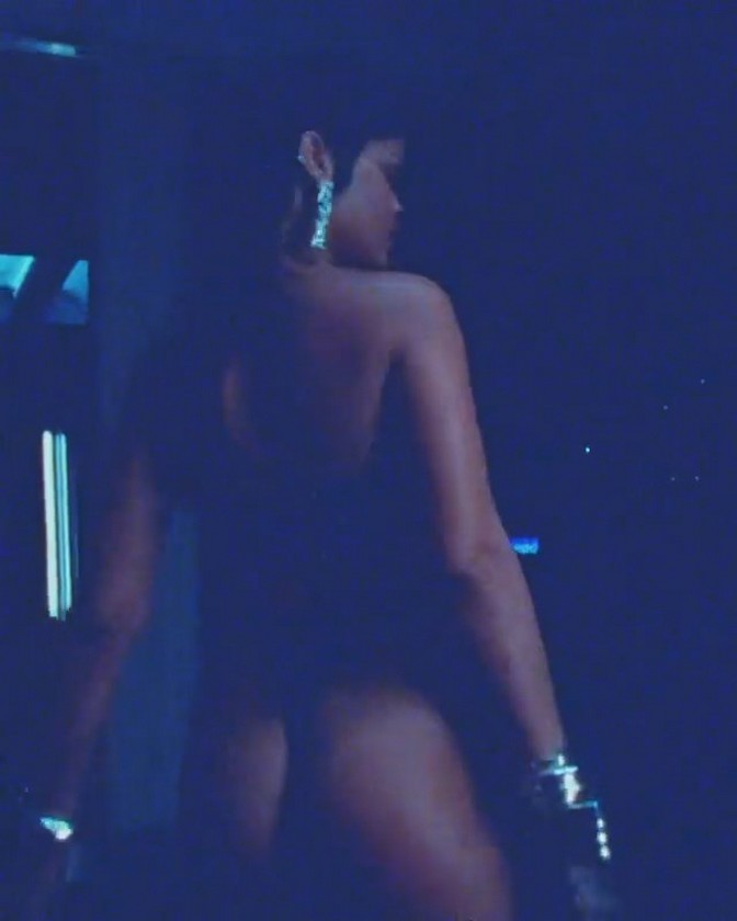 rihanna-announced-the-fenty-x-savage-2021-show-in-a-dress-on-her-nude-body-thefappening-cfd-10 Rihanna NAked Ass