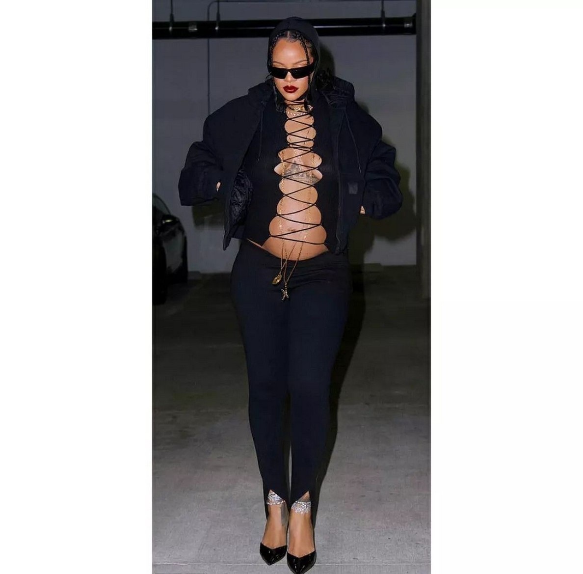 rihanna-blossoming-baby-bump-thefappening-cfd-8 Rihanna Fappening