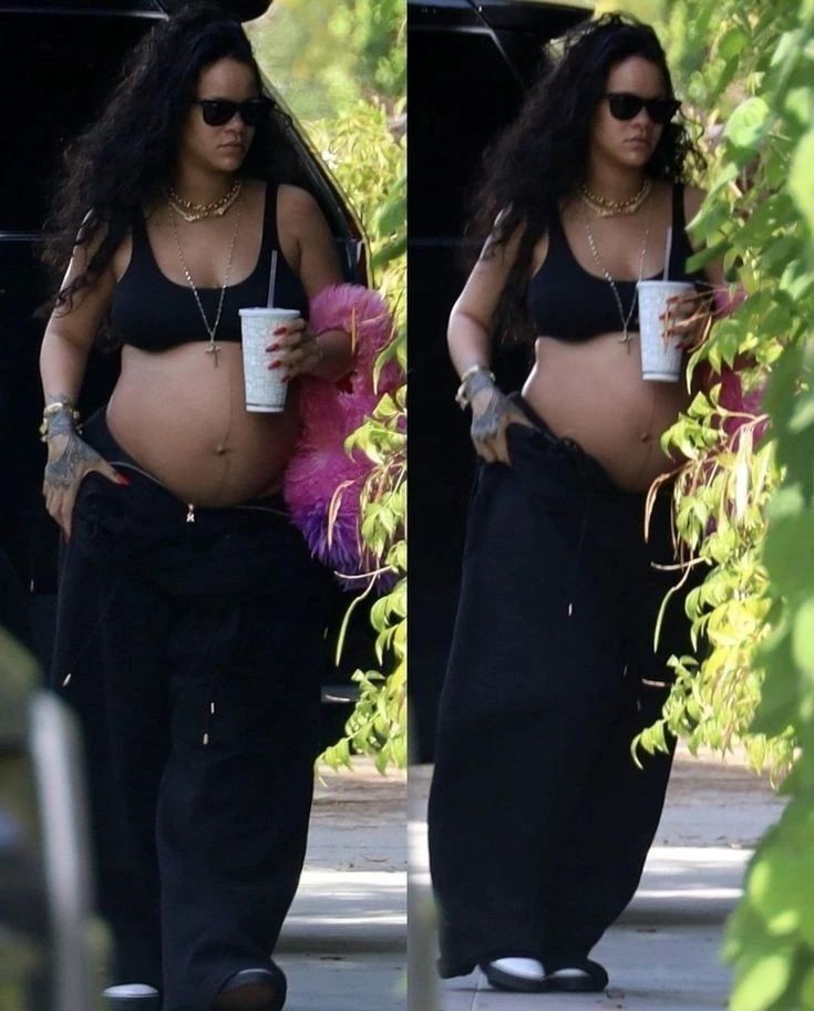 rihanna-hot-pregnant-thefappening-pro-5-1 Rihanna Fkaunts Her Huge Baby Bump