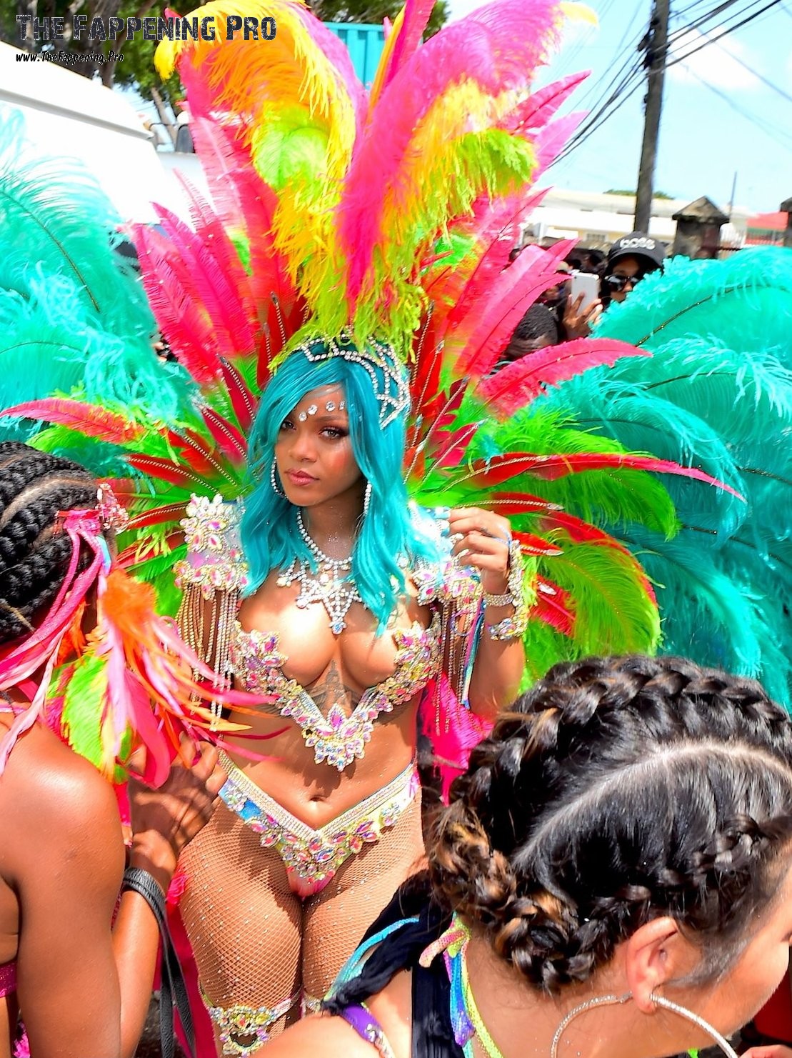 rihanna-hot-thefappening-cfd-27 Rihanna Sexy Carnival Look