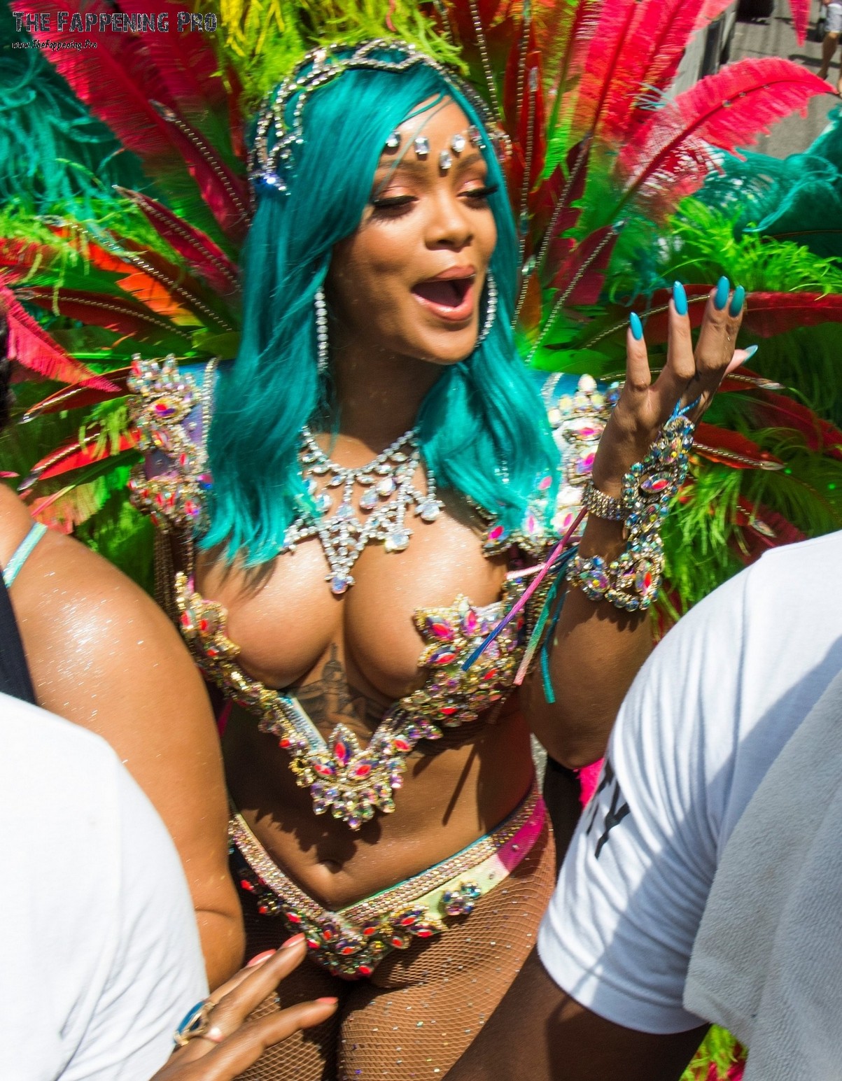 rihanna-hot-thefappening-cfd-3 Rihanna Tits