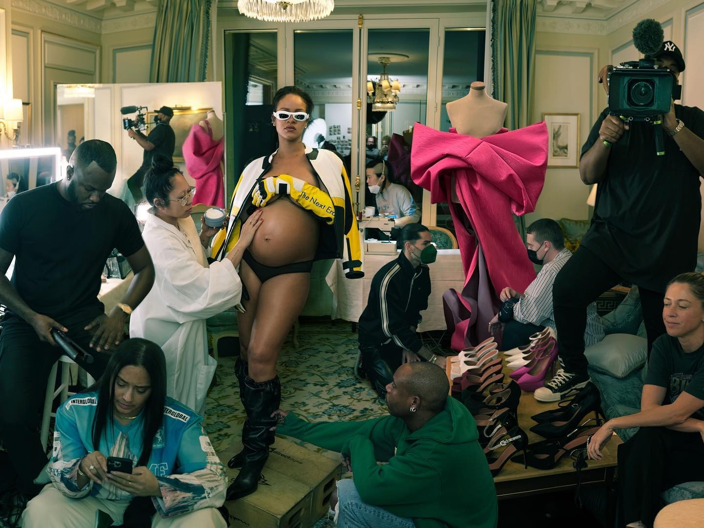 rihanna-naked-and-pregnant-for-vogue-thefappening-pro-3 Rihanna Leaked Pregnant Nudes
