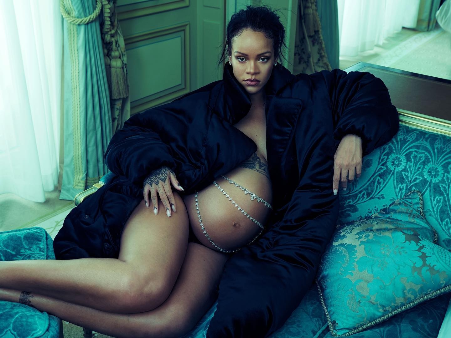 rihanna-naked-and-pregnant-for-vogue-thefappening-pro-5 Rihanna Naked Baby Bump