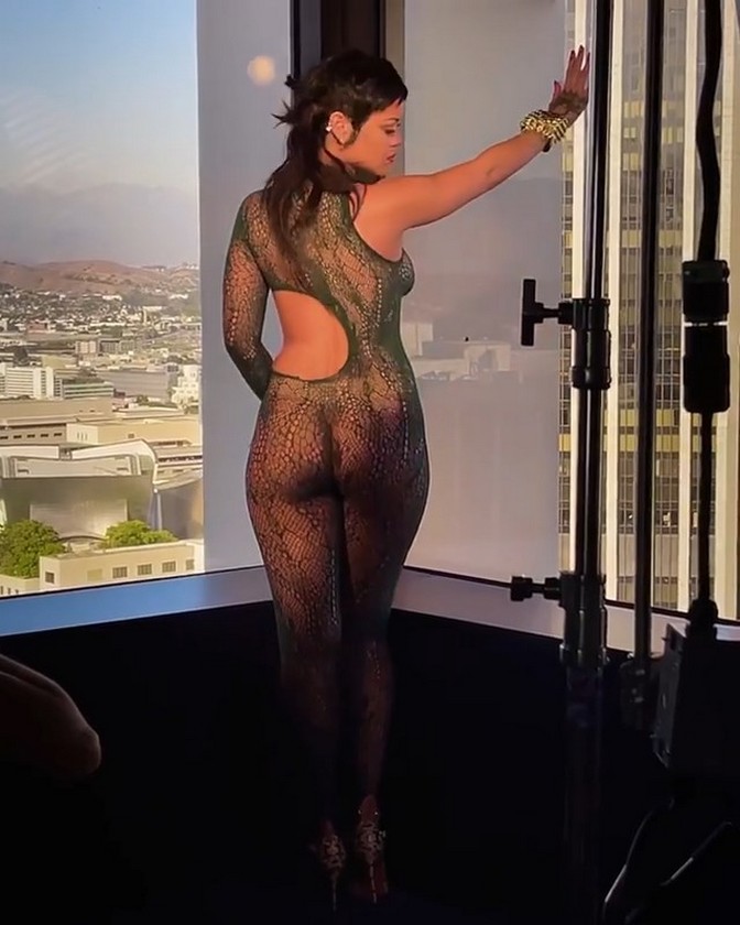 rihanna-naked-ass-thefappening-cfd-12 Rihanna Nude Ass
