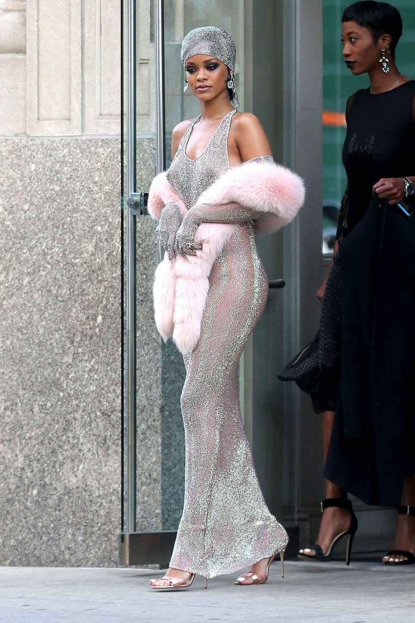 rihanna-naked-dress-thefappening-cfd-23 rihanna naked dress thefappening cfd 23
