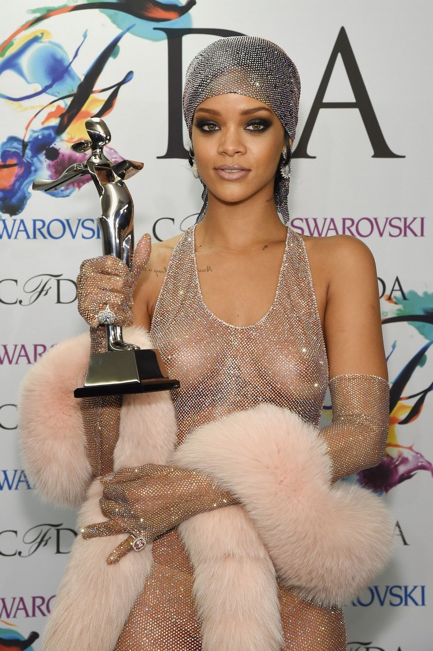 rihanna-naked-dress-thefappening-cfd-94 rihanna naked dress thefappening cfd 94