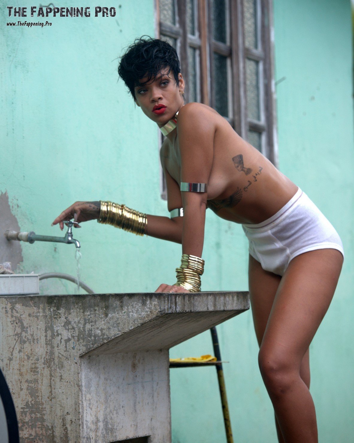 rihanna-nude-young-thefappening-cfd-1 rihanna nude young thefappening cfd 1