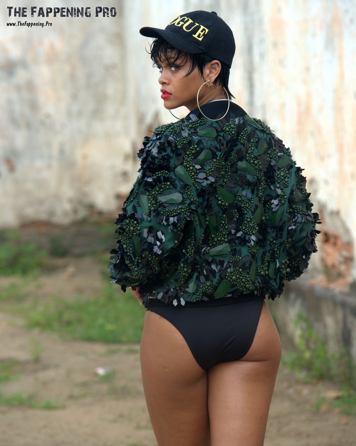 rihanna-nude-young-thefappening-cfd-24 rihanna nude young thefappening cfd 24