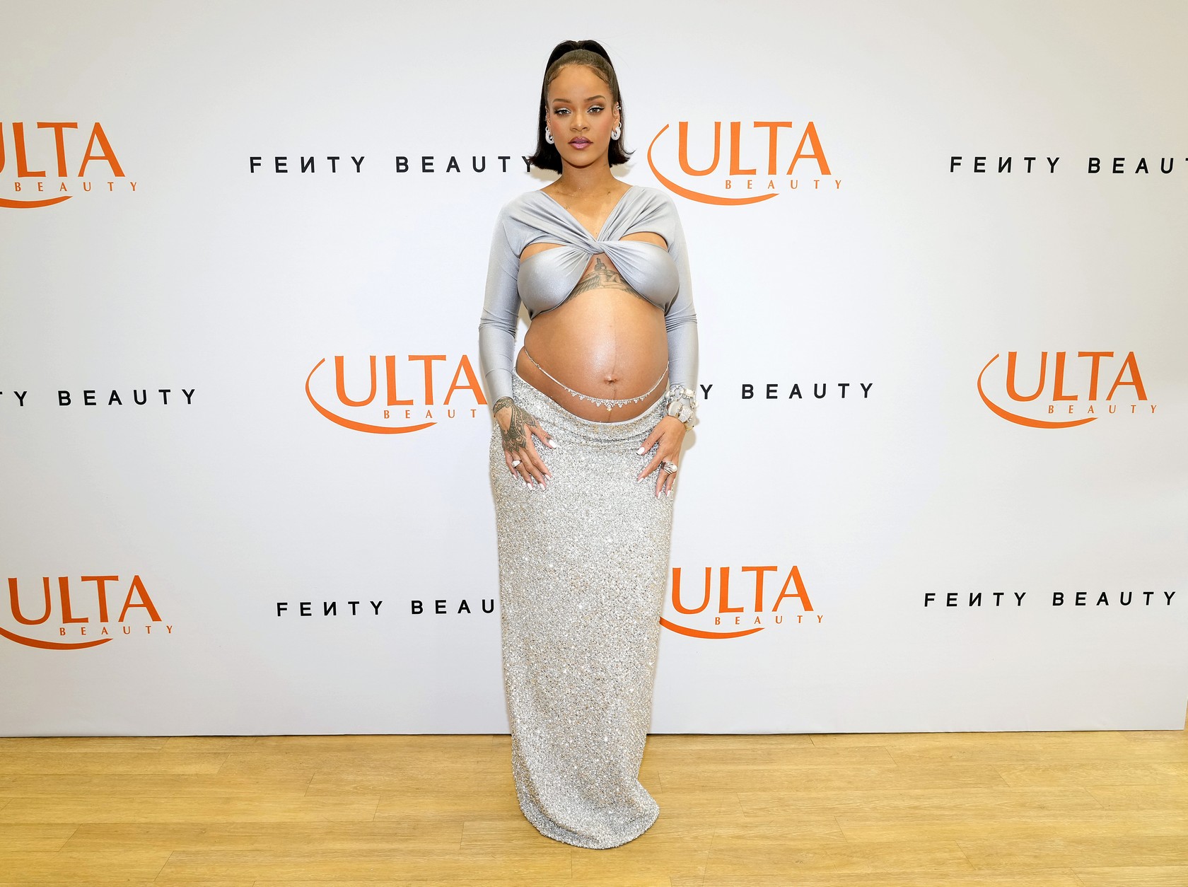 rihanna-preggo-and-hot-thefappening-cfd-2 Rihanna Preggo Baby Bump
