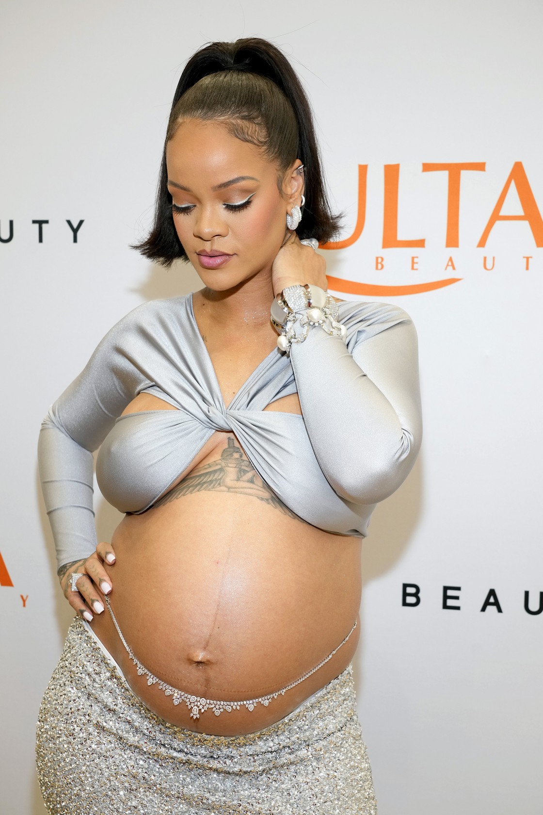 rihanna-preggo-and-hot-thefappening-cfd-7 Rihanna Preggo Boobs