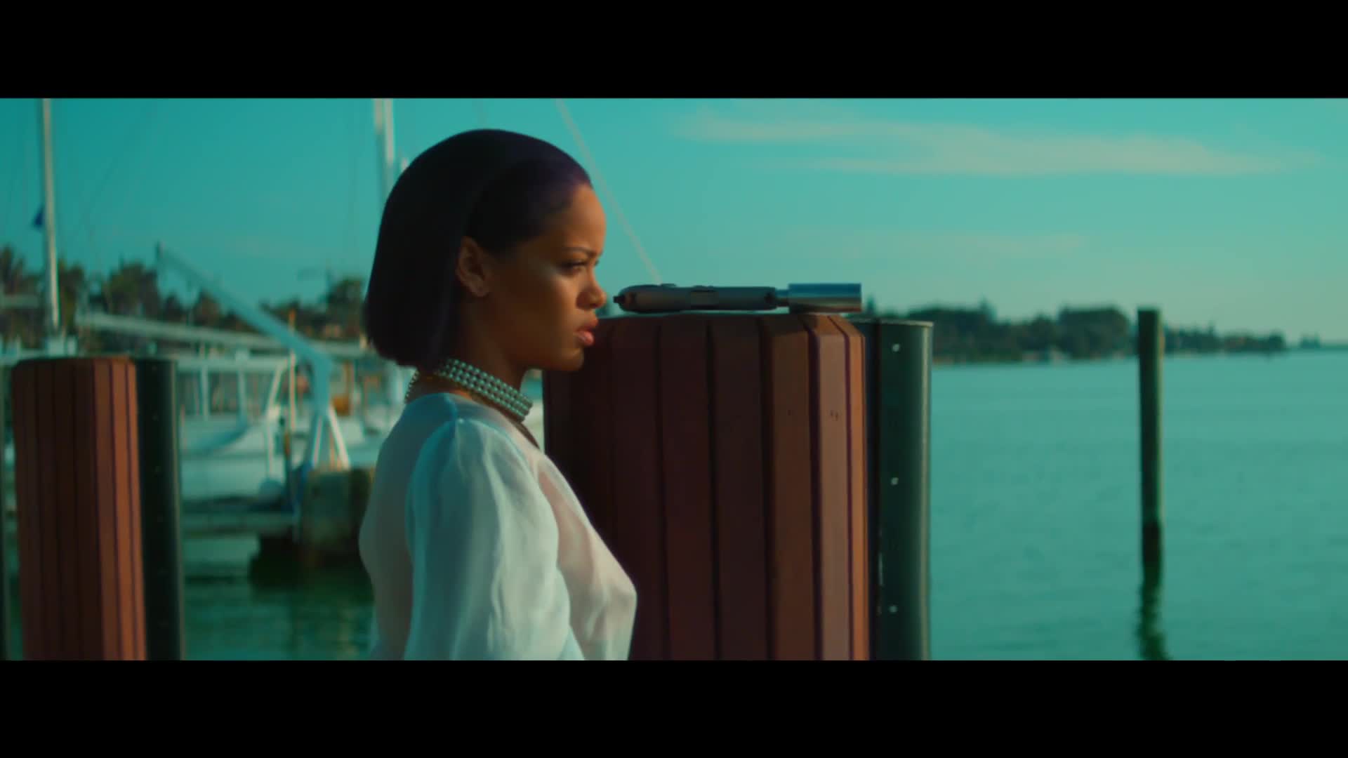 Rihanna Sideboobs