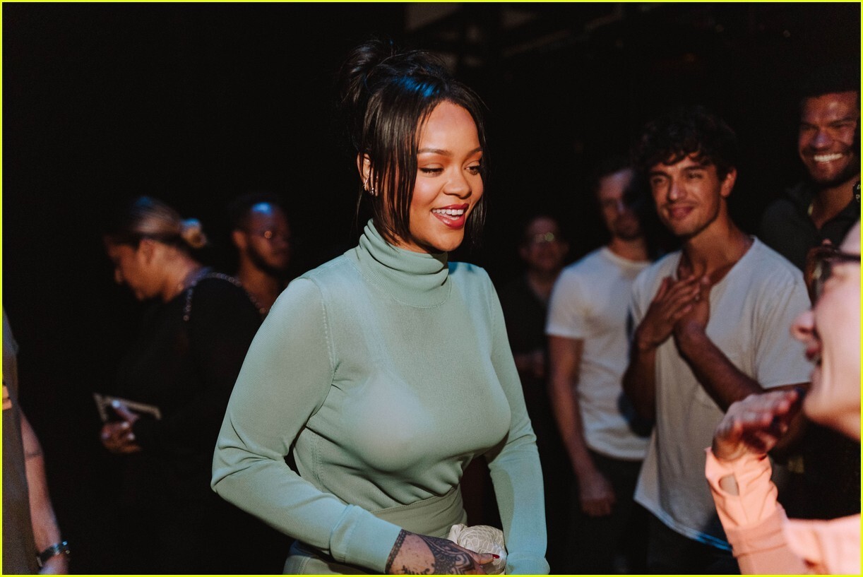 rihanna-sexy-14 Rihanna See Through