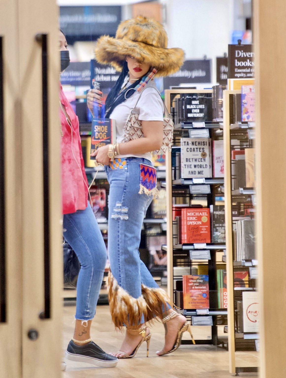 rihanna-sexy-in-the-bookstore-thefappening-cfd-6 rihanna sexy in the bookstore thefappening cfd 6