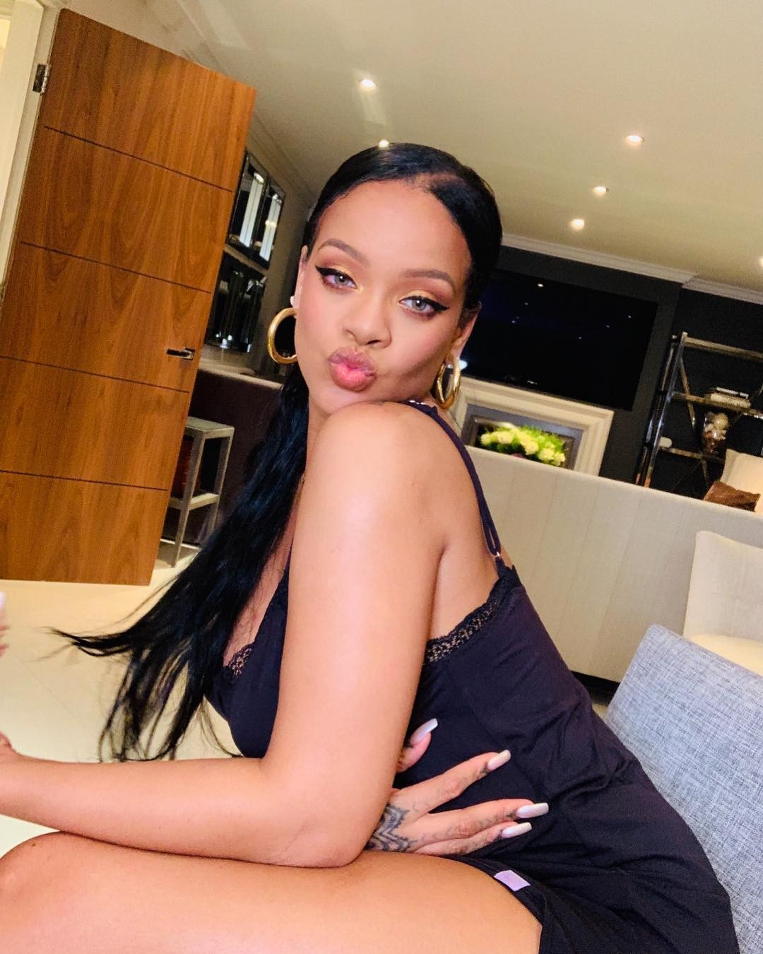 rihanna-sexy-thefappening-cfd-8 Rihanna Sexy Selfie
